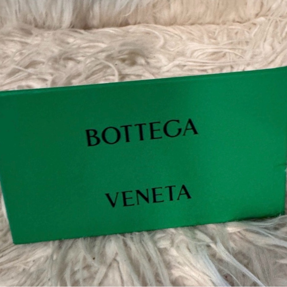 Bottega Veneta Vibrant Green Sunglasses 55mm worn once - Picture 14 of 14